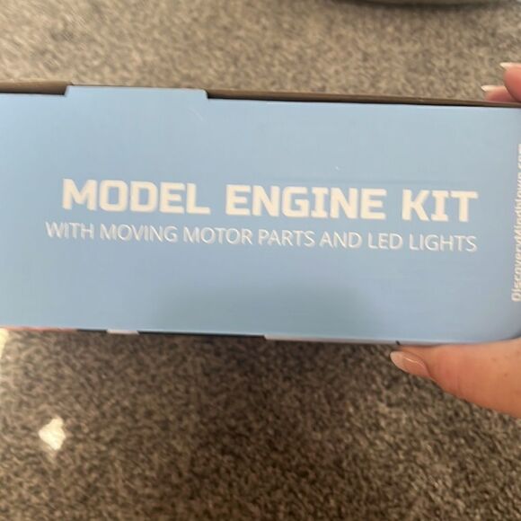 Discovery Model Engine Kit - NIB - Picture 2 of 6
